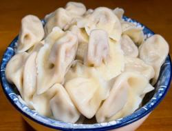 羊肉馅饺子怎么调馅才正宗（正宗羊肉馅包子最佳搭配）