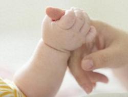 女子为躲避刑期怀孕 生娃后4万卖掉 为逃避收监又接回孩子