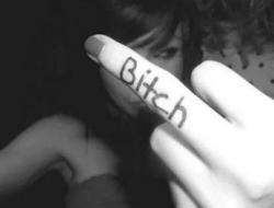 婊子英语怎么说？婊子英文，英语的13个脏话单词。