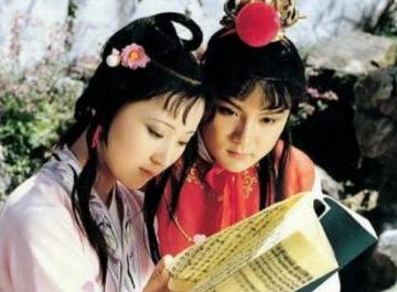 红楼梦成书于什么朝代哪一年？